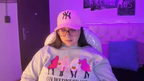 Roxanne Bail online show from February 12, 2:57 am