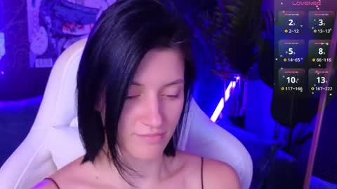 roxy_riot_ online show from April 10, 6:30 am