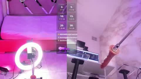 roxylicious_ online show from January 13, 2:21 pm