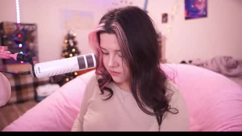 roxysuh online show from September 11, 7:09 am