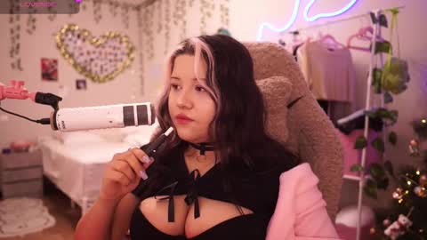 roxysuh online show from February 7, 7:45 am