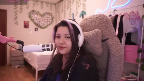 roxysuh online show from April 25, 8:39 am