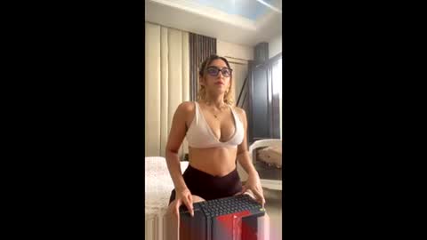 Rubi online show from February 28, 2:38 pm