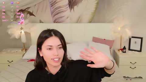 Luuna online show from April 4, 8:07 pm