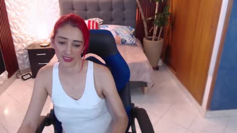 ruby_your_milf online show from March 12, 9:45 pm