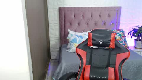 ruby_your_milf online show from February 28, 9:44 pm