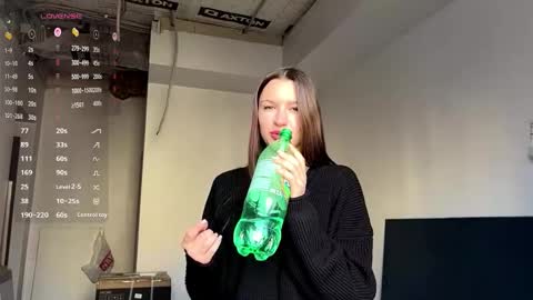 Leslie online show from November 5, 4:18 am