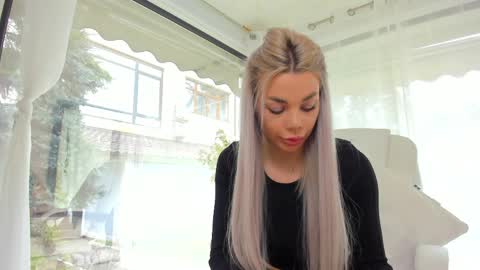 Ava online show from April 10, 8:20 am