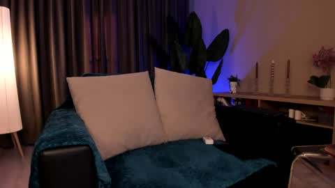 Chrissy online show from April 8, 3:14 pm