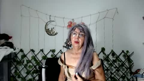 Snapshot of ruth_blue21 chatting on February 10, 3:32 pm ruth_blue21 online show from February 10, 3:32 pm