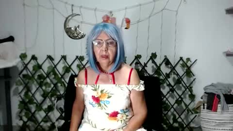Snapshot of ruth_blue21 chatting on January 16, 5:00 am ruth_blue21 online show from January 16, 5:00 am