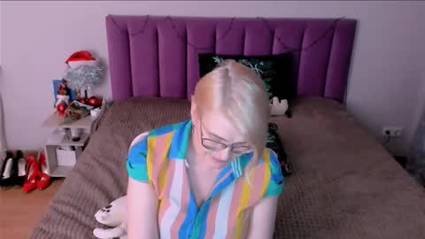 Sabrina MacMarren online show from January 9, 6:01 pm