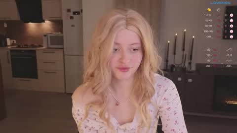 Hello im Sabrina  online show from April 16, 7:35 pm