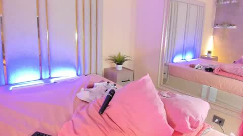 Snapshot of saekohofman chatting on February 23, 4:44 am Mara online show from February 23, 4:44 am