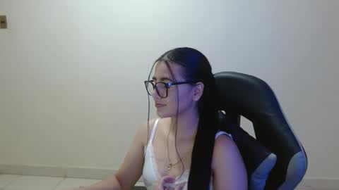 Sahaliefox  online show from March 27, 9:15 pm