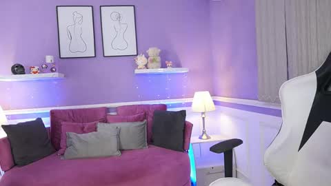 saharakramer online show from April 11, 7:06 pm