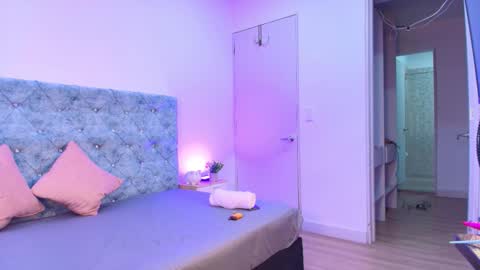 S A H M A N T A   R O S E online show from February 14, 3:52 am