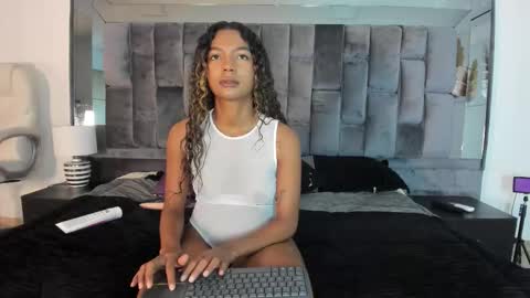 salem_smith_ online show from March 17, 11:25 am