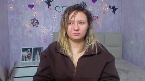 Snapshot of sallyverda chatting on February 21, 7:10 pm Sally online show from February 21, 7:10 pm