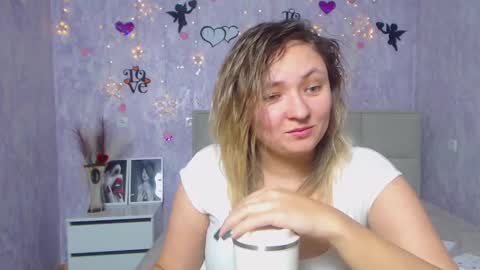 Snapshot of sallyverda chatting on February 22, 5:12 am Sally online show from February 22, 5:12 am