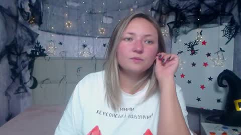 Snapshot of sallyverda chatting on October 17, 12:36 am Sally online show from October 17, 12:36 am