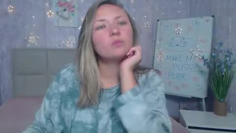 Snapshot of sallyverda chatting on October 6, 6:12 pm Sally online show from October 6, 6:12 pm