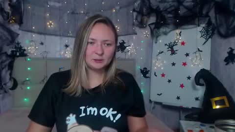 Snapshot of sallyverda chatting on October 18, 12:46 am Sally online show from October 18, 12:46 am