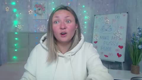 Snapshot of sallyverda chatting on October 14, 11:29 pm Sally online show from October 14, 11:29 pm