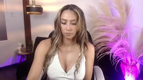 Snapshot of salome_drasin chatting on September 27, 4:19 am salome_drasin online show from September 27, 4:19 am