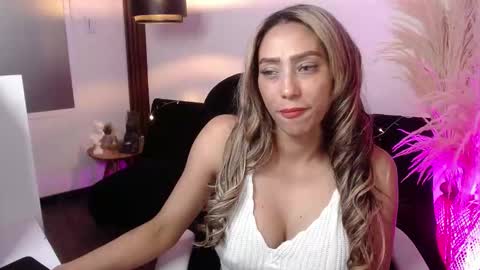 Snapshot of salome_drasin chatting on September 8, 9:36 pm salome_drasin online show from September 8, 9:36 pm
