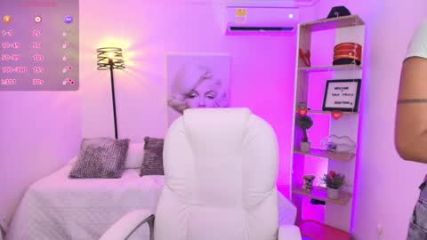 Snapshot of saloomee__ chatting on December 23, 11:47 am SALOME online show from December 23, 11:47 am