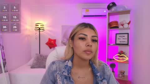 Snapshot of saloomee__ chatting on March 1, 11:39 am SALOME online show from March 1, 11:39 am