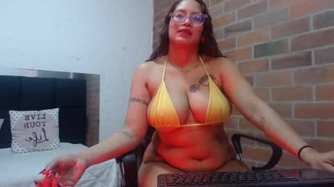 Snapshot of samantha__karolstone chatting on October 15, 3:20 am SAMANTHA online show from October 15, 3:20 am