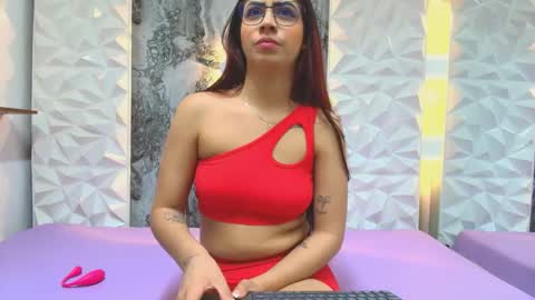 Snapshot of samantha_colins___ chatting on October 19, 6:15 am samantha_colins___ online show from October 19, 6:15 am