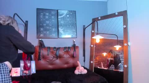 Sam online show from November 21, 1:02 pm