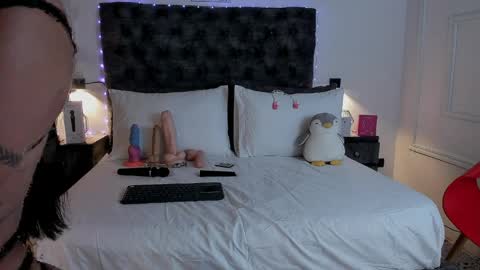 Samara Warren online show from April 8, 9:50 pm