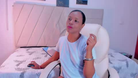 samaraa_smith1 online show from April 17, 12:18 pm