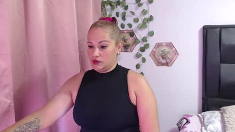 Snapshot of samira_lennox chatting on October 12, 7:27 pm SAMIRA online show from October 12, 7:27 pm