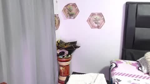 Snapshot of samira_lennox chatting on October 4, 10:47 pm SAMIRA online show from October 4, 10:47 pm