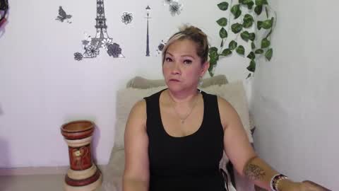 Snapshot of samira_lennox chatting on December 12, 1:53 am SAMIRA online show from December 12, 1:53 am