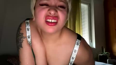 Samymoon online show from April 24, 8:06 am