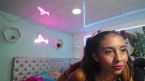 sandra  online show from April 12, 7:55 am