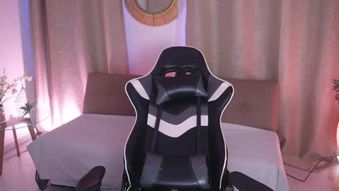 Sara  online show from February 3, 12:03 pm