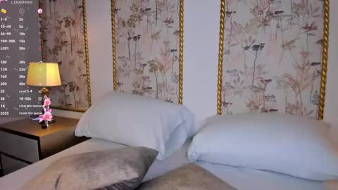 Snapshot of sara_castro24 chatting on September 18, 8:18 pm Sara online show from September 18, 8:18 pm
