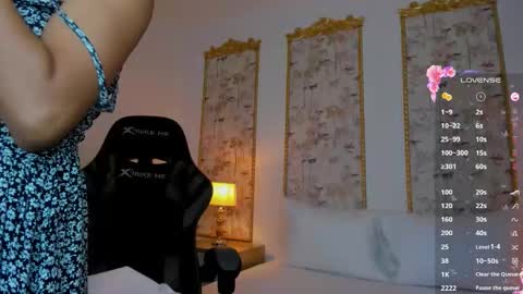 Snapshot of sara_castro24 chatting on September 8, 8:19 pm Sara online show from September 8, 8:19 pm