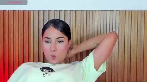 Snapshot of sara_castro24 chatting on December 16, 8:05 pm Sara online show from December 16, 8:05 pm
