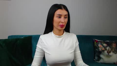 Snapshot of sara_daisy chatting on October 4, 5:17 pm Im Sara I am happy to be here online show from October 4, 5:17 pm