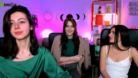 Sara online show from April 7, 7:27 pm