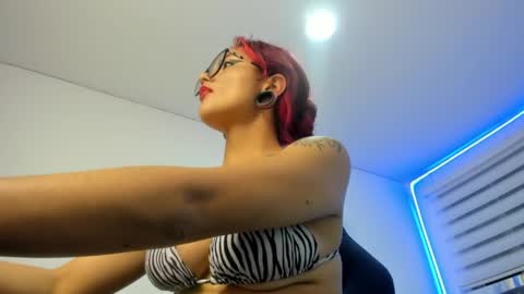 sara_red_x online show from April 8, 4:47 am