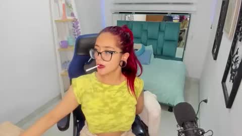 sara_red_x online show from April 10, 6:41 am